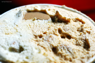 Illustration for article titled Ben & Jerry's Spectacular Speculoos Cookie Core: The SnackTAYku Review